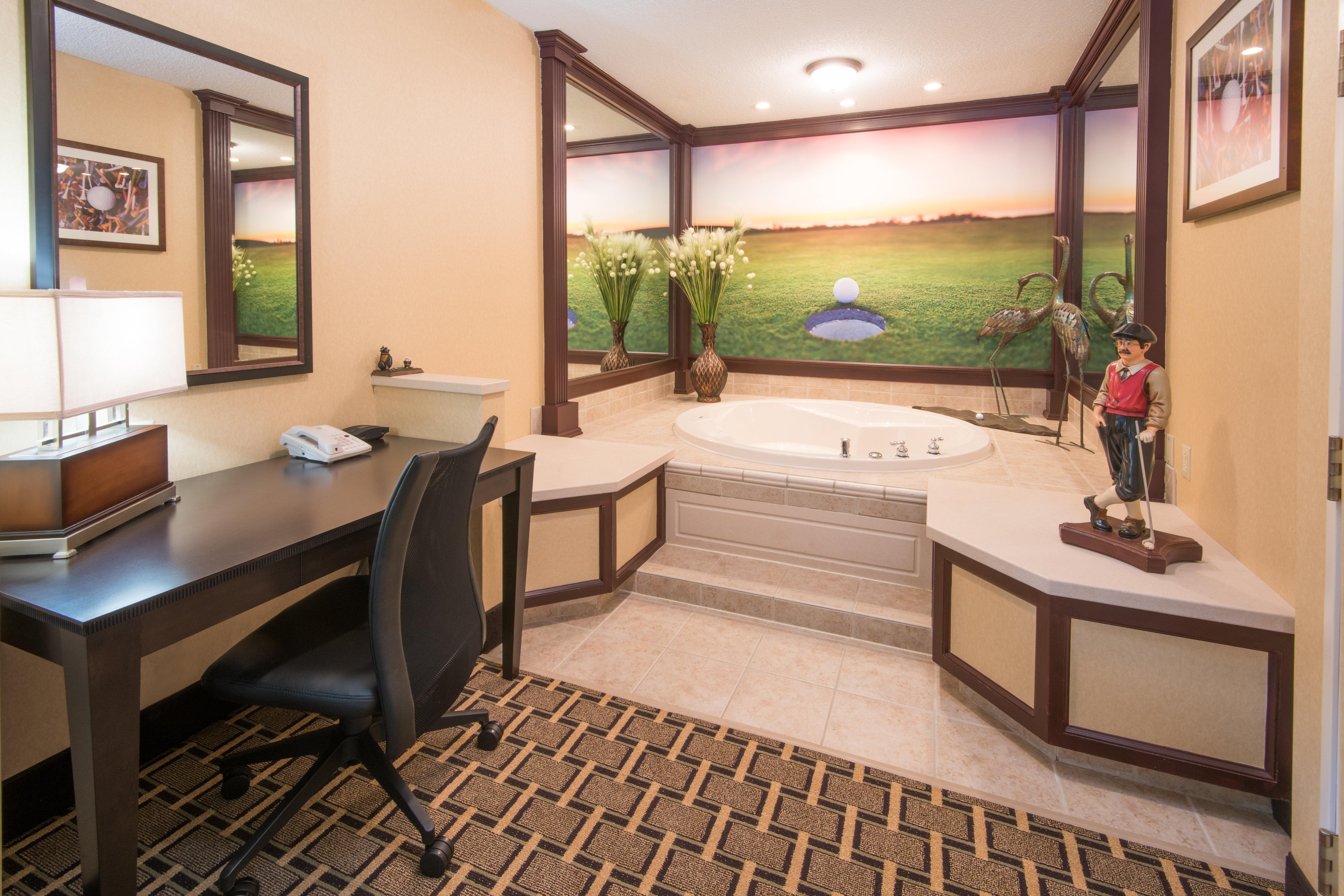 Holiday Inn Express & Suites - Sharon-Hermitage By Ihg West Middlesex Exterior foto